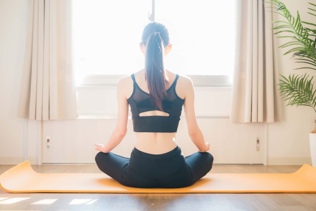 ヴィパッサナー瞑想とは心の内を観察する瞑想をイメージできる画像