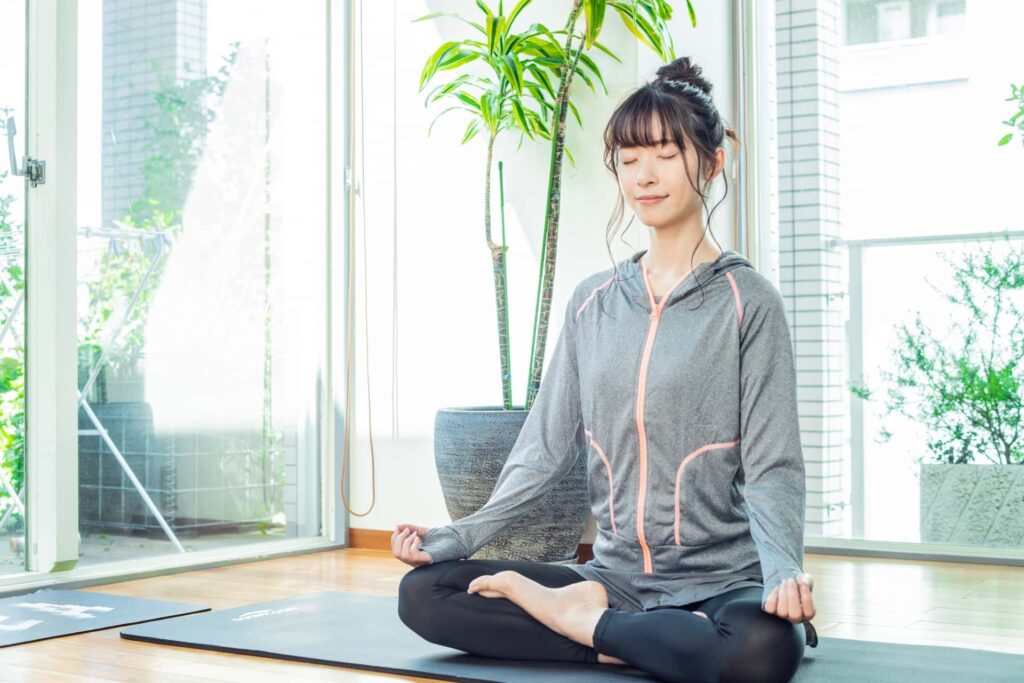 朝瞑想で充実した毎日を手に入れようをイメージできる画像
