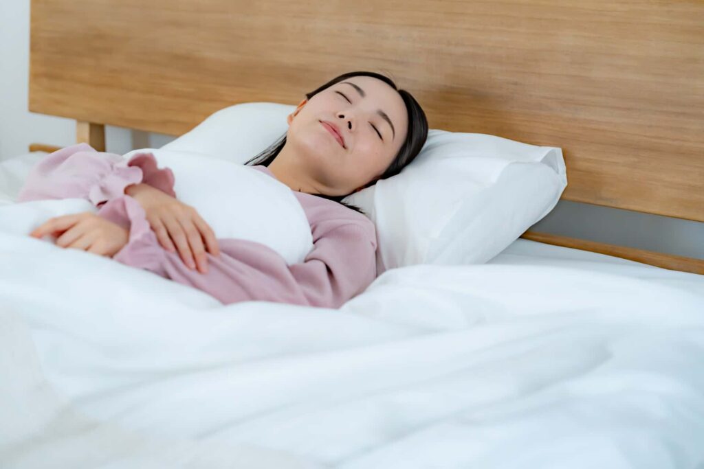 夜の瞑想を習慣にして快眠を手に入れようをイメージできる画像