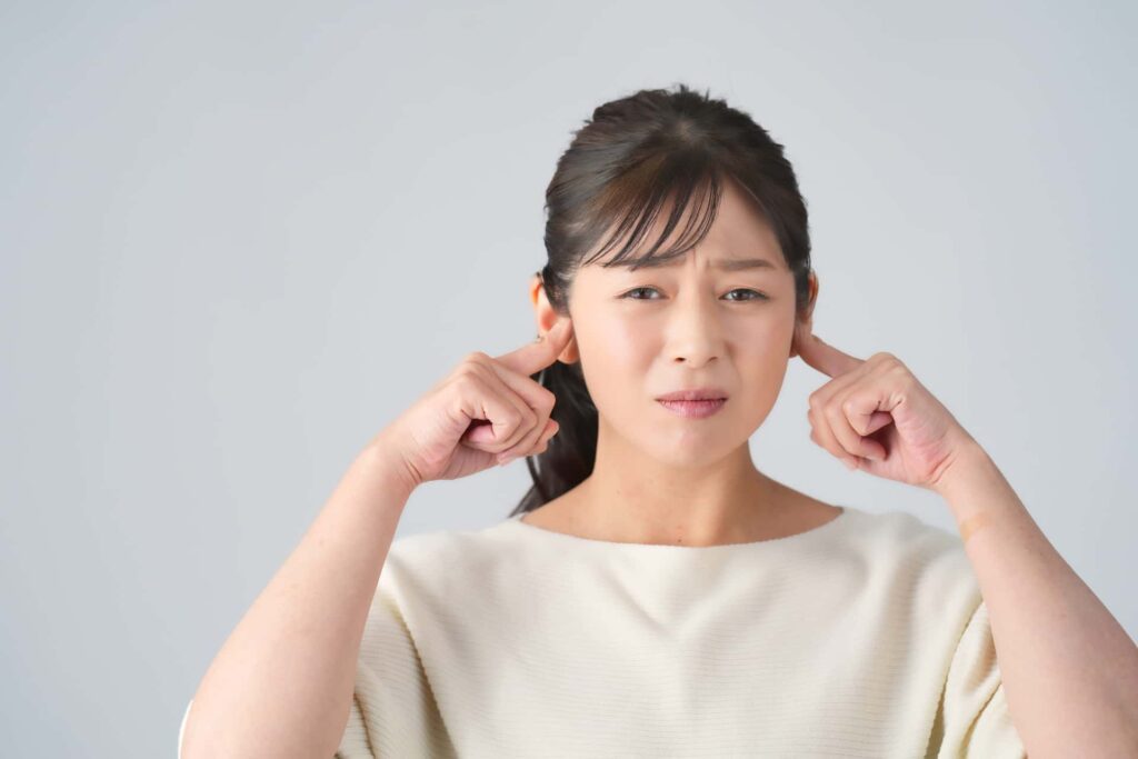 音楽を聴きながら瞑想をする際の注意点をイメージできる画像