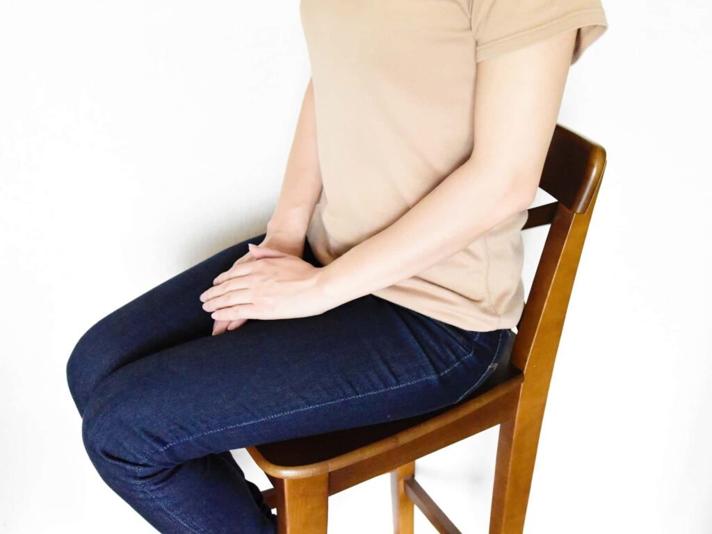 瞑想の正しい姿勢とは？座り方の種類・つらい時の対処法・注意点まで解説をイメージできる画像